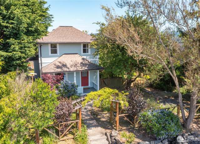 Property at 2526 Moore St, Bellingham, WA 98226, 2 beds, 1 bath