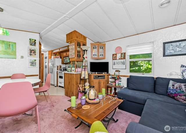 Property at 2026 Dogwood Dr, Sumas, WA 98266, 3 beds, 1 bath