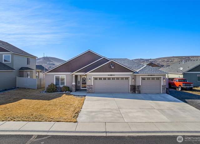 Property at 691 G St NE, Ephrata, WA 98823, 3 beds, 2 baths
