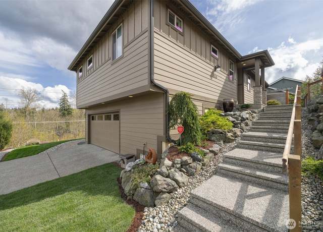 Property at 1008 Newton St, Bellingham, WA 98229, 4 beds, 3 baths