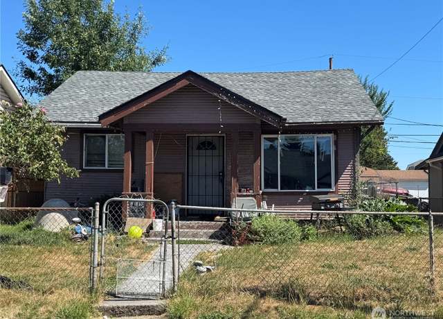 Property at 340 17th Ave, Longview, WA 98632, 2 beds, 1 bath