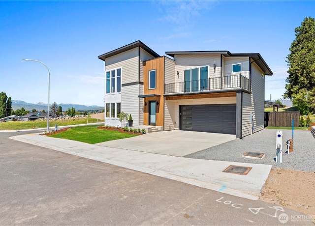 Property at 107 Chadwick St NW, East Wenatchee, WA 98802, 3 beds, 2.5 baths