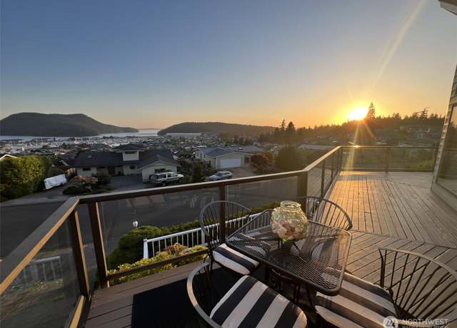 Property at 1807 Bradley Dr, Anacortes, WA 98221, 3 beds, 3 baths