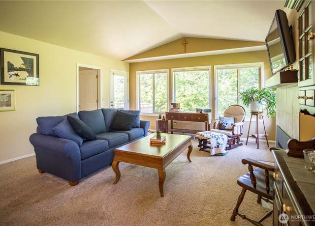 Property at 2016 Creekside Ln, Anacortes, WA 98221, 3 beds, 2 baths