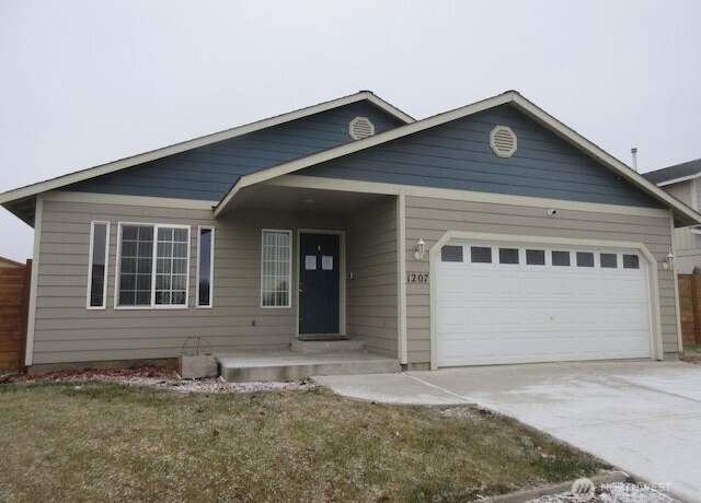 Property at 1207 Maxwell Ct, Grandview, WA 98930, 3 beds, 2 baths