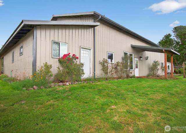 Property at 80 Irving St, Cathlamet, WA 98612, 2 beds, 1.5 baths