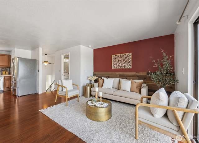 Property at 110 19th Ave SE #14, Puyallup, WA 98372, 2 beds, 1.5 baths