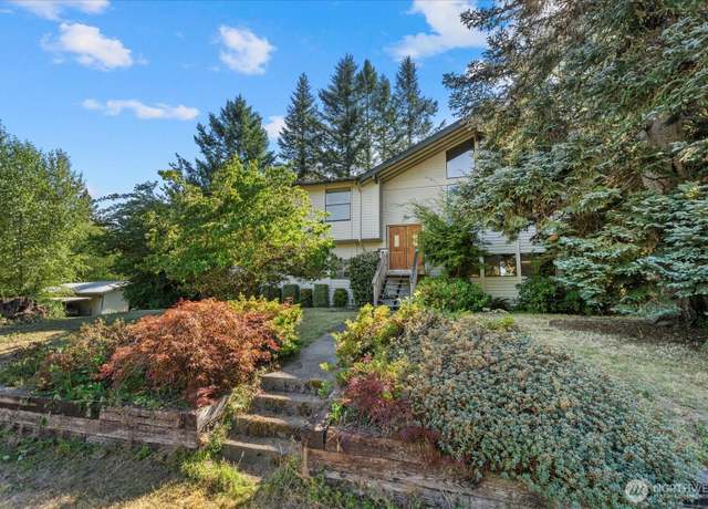 Property at 12808 12th St SE, Lake Stevens, WA 98258, 5 beds, 3 baths
