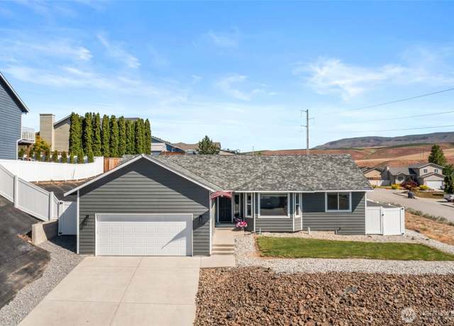 Property at 1348 Wheatridge Dr, East Wenatchee, WA 98802, 3 beds, 2 baths
