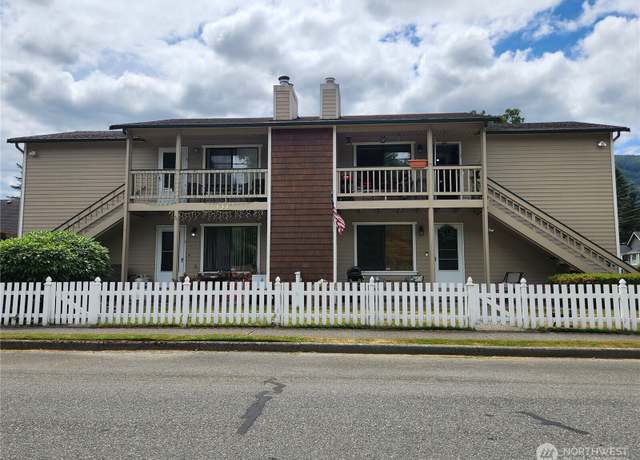 Property at 133 W 4th St, North Bend, WA 98045, 8 beds, 4 baths