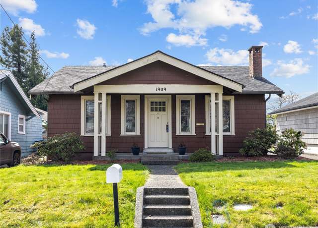 Property at 1909 W 6th St, Aberdeen, WA 98520, 3 beds, 1 bath