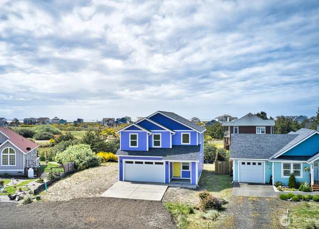 Property at 447 S Spinnaker St SW, Ocean Shores, WA 98569, 3 beds, 2.5 baths