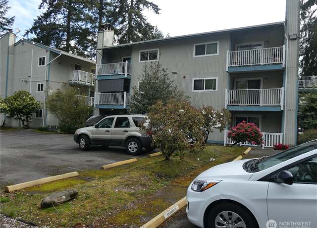 Property at 5812 200th St SW Unit B, Lynnwood, WA 98036, 2 beds, 2 baths