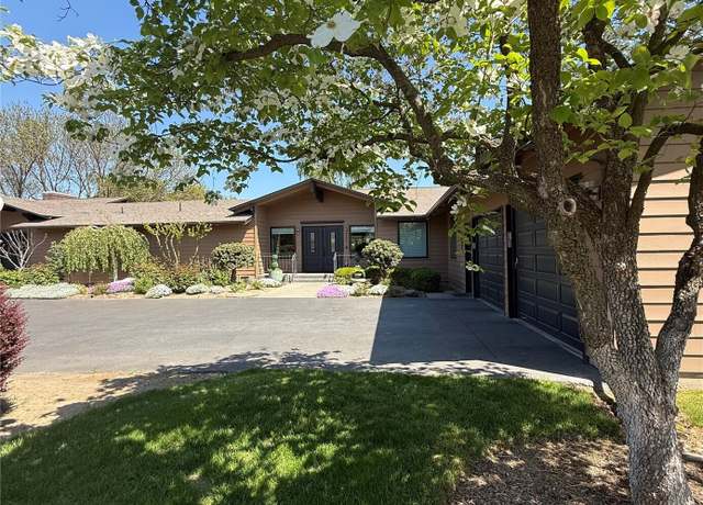 Property at 811 Country Club Dr, Walla Walla, WA 99362, 3 beds, 3 baths