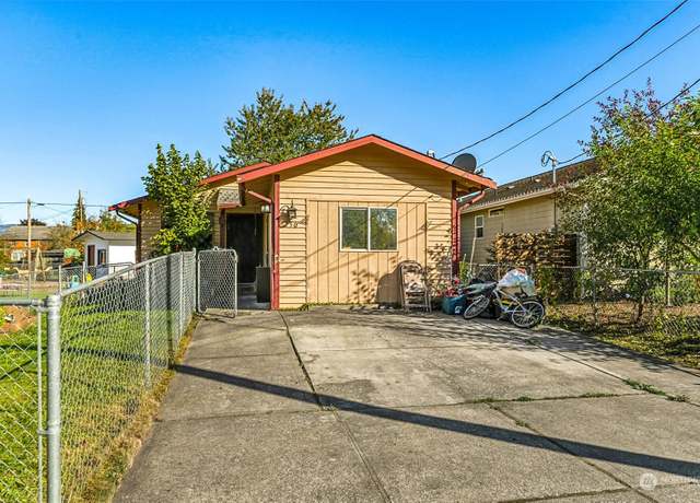 Property at 250 N Naches St, Buckley, WA 98321, 4 beds, 1.5 baths