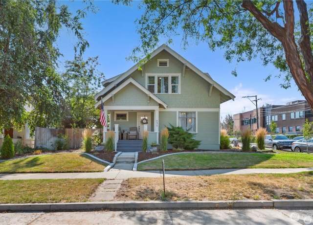 Property at 535 Douglas St, Wenatchee, WA 98801, 3 beds, 2.5 baths