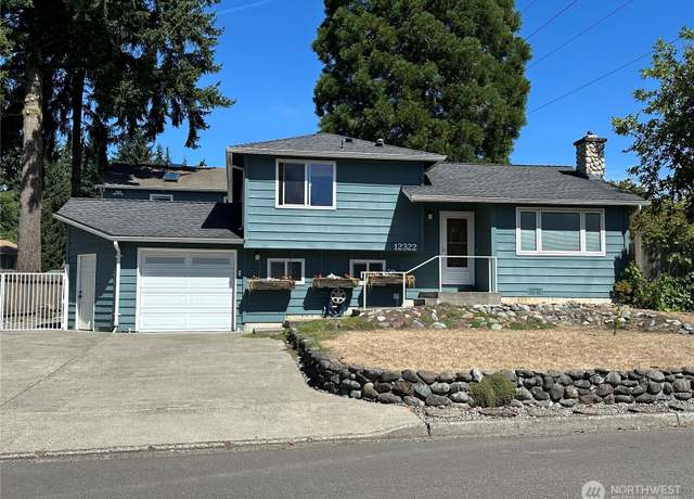 Property at 12322 NE 134th St, Kirkland, WA 98034, 4 beds, 1.5 baths