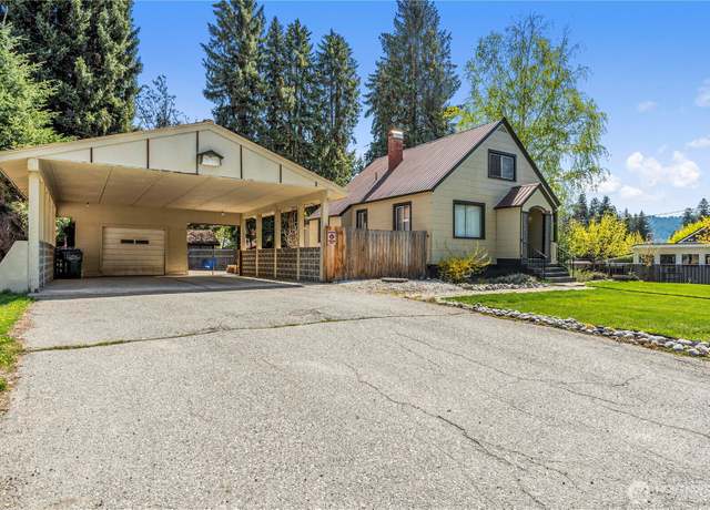 Property at 308 Ski Hill Dr, Leavenworth, WA 98826, 4 beds, 2 baths