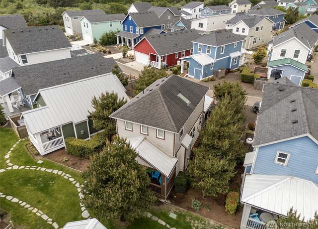 Property at 422 Vine Maple Ln SW, Ocean Shores, WA 98569, 2 beds, 2.5 baths