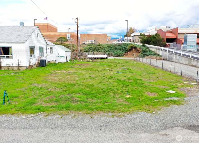 Property at 25 Elm St S, Omak, WA 98841
