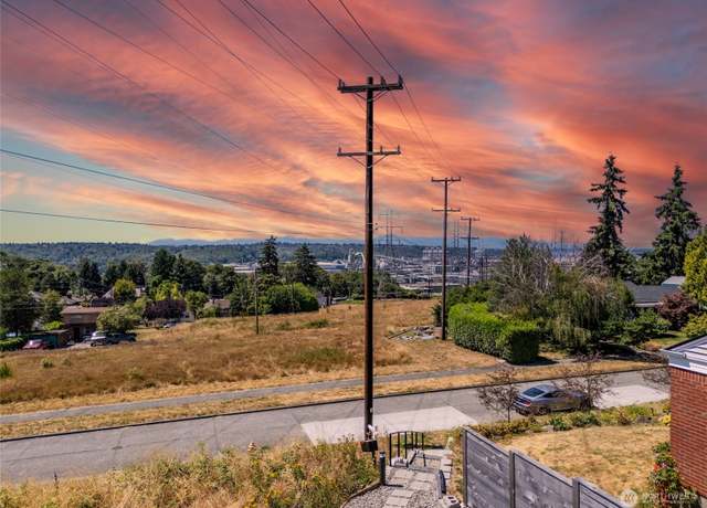 Property at 4524 12th Ave S, Seattle, WA 98108, 6 beds, 4 baths