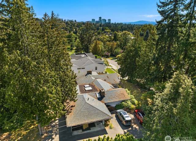 Property at 7836 NE 14th St, Medina, WA 98039, 4 beds, 3 baths