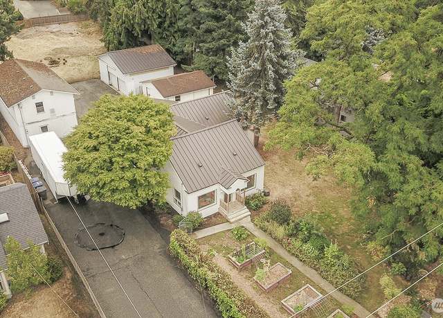 Property at 12048 10th Ave S, Burien, WA 98168, 5 beds, 2 baths