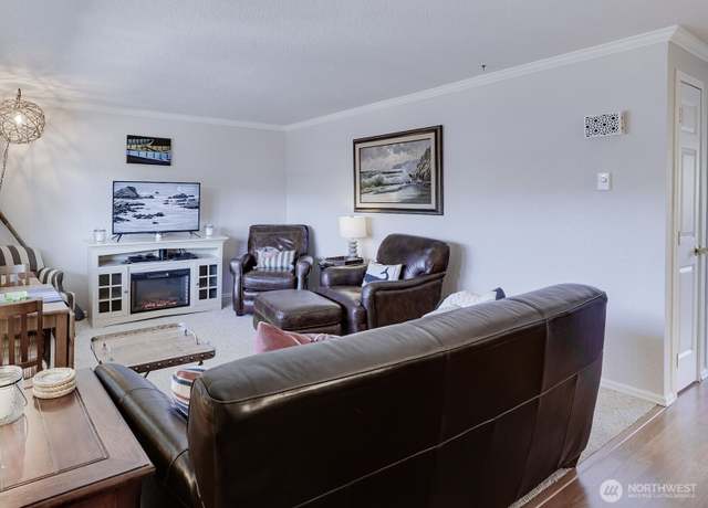 Property at 1420 48th St Unit B-10, Seaview, WA 98644, 2 beds, 1 bath