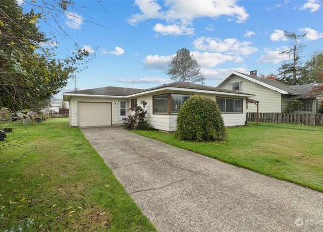 Property at 111 W Anderson St, Elma, WA 98541, 3 beds, 1.5 baths