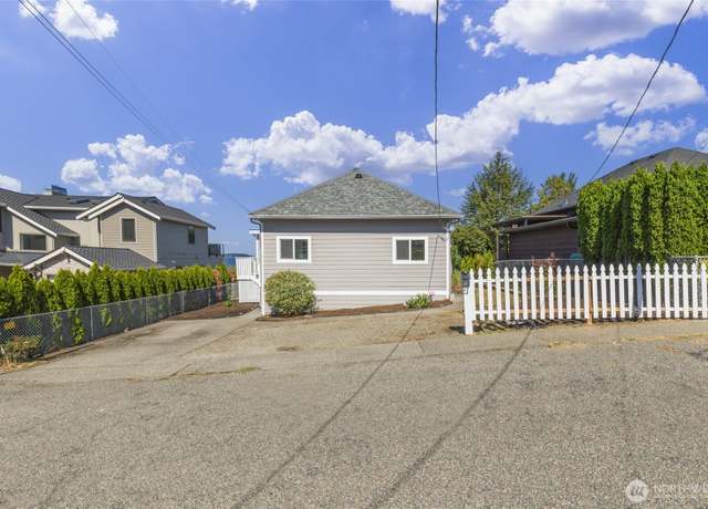 Property at 940 2nd St, Mukilteo, WA 98275, 3 beds, 2 baths