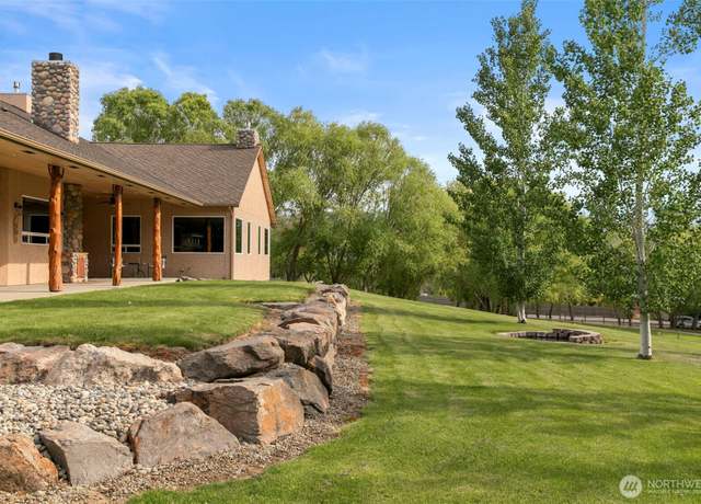 Property at 2720 NW Cascade Ave, East Wenatchee, WA 98802, 3 beds, 4.5 baths