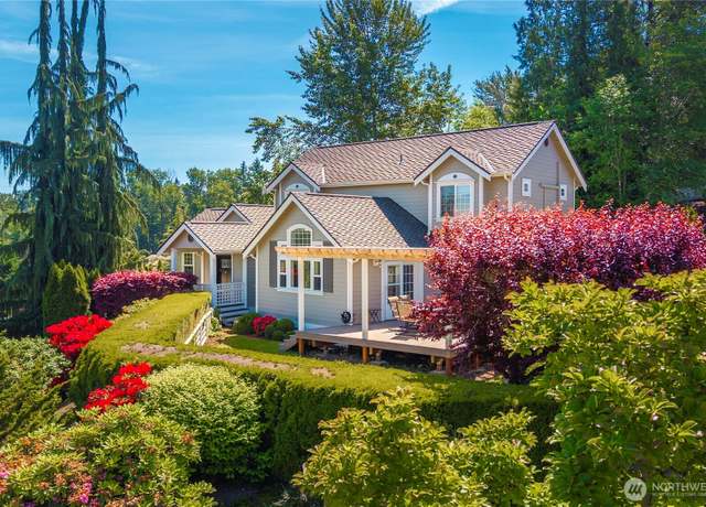 Property at 2702 17th Ave SE, Puyallup, WA 98372, 4 beds, 3.5 baths