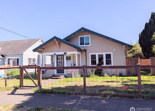 Property at 2824 Aberdeen Ave, Hoquiam, WA 98550, 3 beds, 2 baths