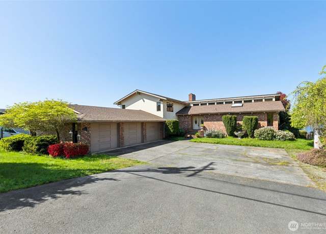 Property at 1210 E Lakeshore Dr, Lake Stevens, WA 98258, 3 beds, 3.5 baths