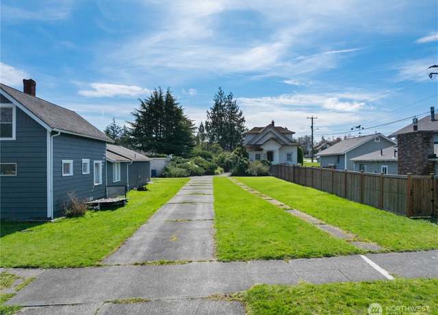 Property at 1415 10th St, Anacortes, WA 98221