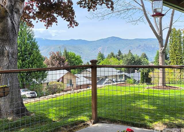 Property at 1417 Easthills Ter, East Wenatchee, WA 98802, 4 beds, 2.5 baths