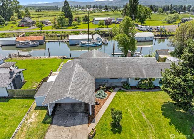 Property at 211 N Welcome Slough Rd, Cathlamet, WA 98612, 3 beds, 2 baths