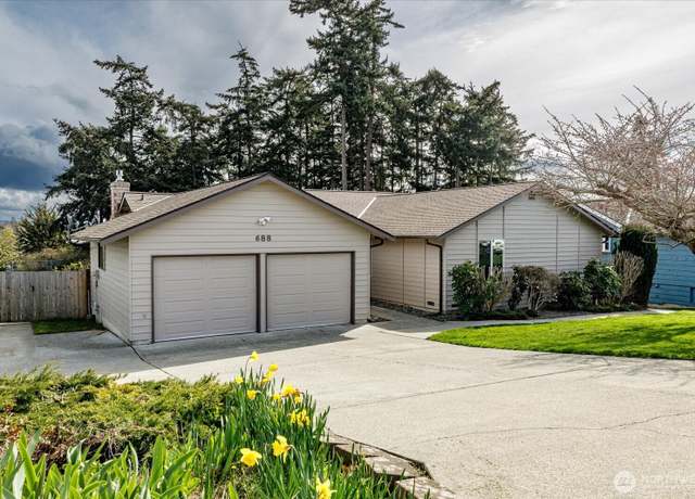 Property at 688 SW Erie St, Oak Harbor, WA 98277, 3 beds, 2 baths