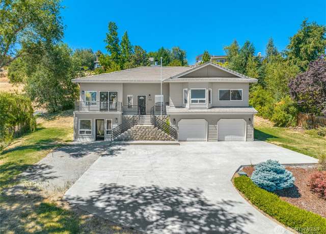 Property at 1900 Broadway Pl, Wenatchee, WA 98801, 6 beds, 3 baths