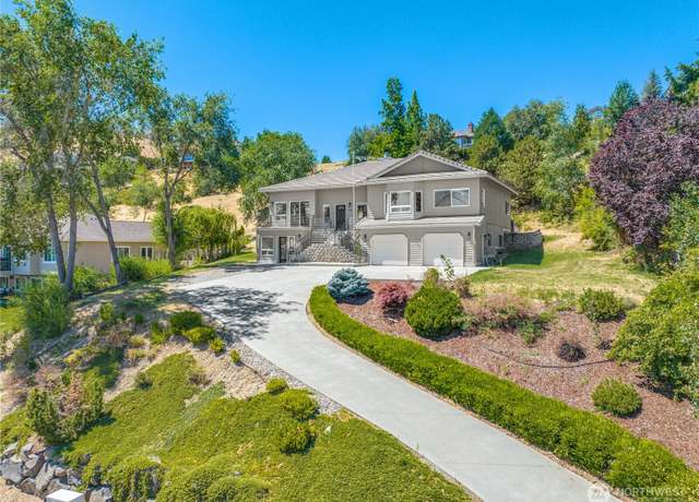 Property at 1900 Broadway Pl, Wenatchee, WA 98801, 6 beds, 3 baths