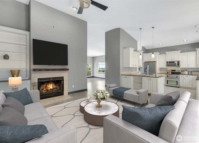 Property at 1900 Broadway Pl, Wenatchee, WA 98801, 6 beds, 3 baths