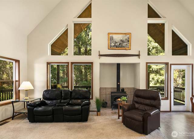 Property at 135 Rally Way, Easton, WA 98925, 2 beds, 3.5 baths