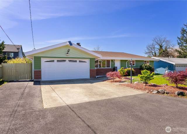 Property at 10847 SE 218th St, Kent, WA 98031, 3 beds, 1.5 baths