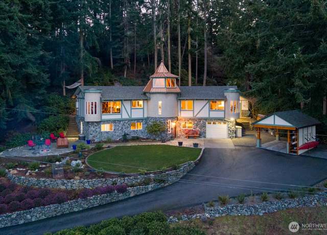 Property at 305 Alta Vista Ave, Coupeville, WA 98239, 4 beds, 3 baths