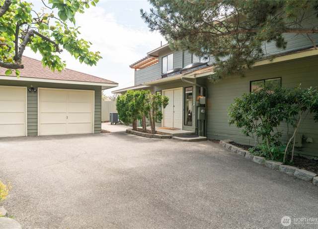 Property at 217 Pinnacle Pl, Chelan, WA 98816, 4 beds, 3 baths