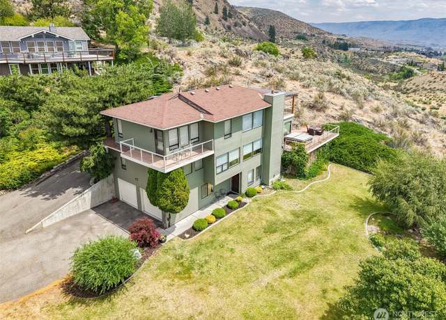 Property at 217 Pinnacle Pl, Chelan, WA 98816, 4 beds, 3 baths