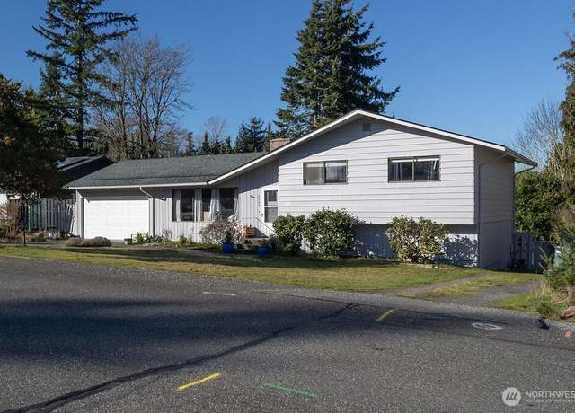 Property at 2109 Ontario St, Bellingham, WA 98229, 3 beds, 2.5 baths