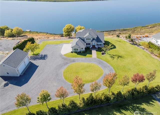 Property at 9486 NE Stonecrest Rd, Moses Lake, WA 98837, 4 beds, 3.5 baths