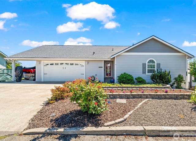 Property at 1172 Daniels Ave, Bremerton, WA 98312, 3 beds, 3.5 baths