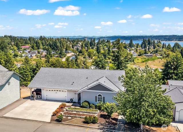 Property at 1172 Daniels Ave, Bremerton, WA 98312, 3 beds, 3.5 baths